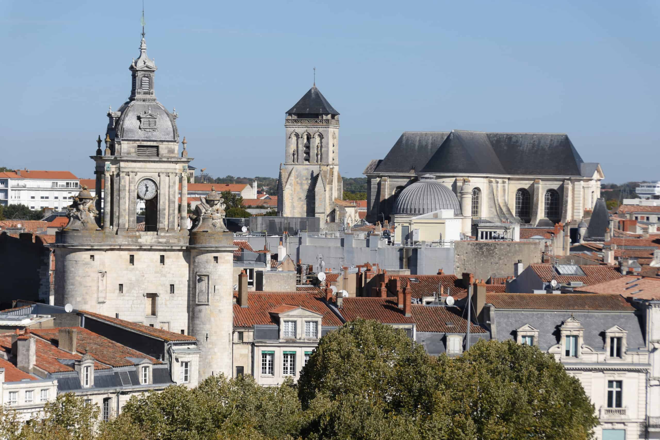 Vue_sur_les_toits_29095© Francis GIRAUDON ; Office de Tourisme La Rochelle
